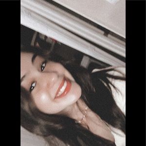 Meet your Posher, Camila